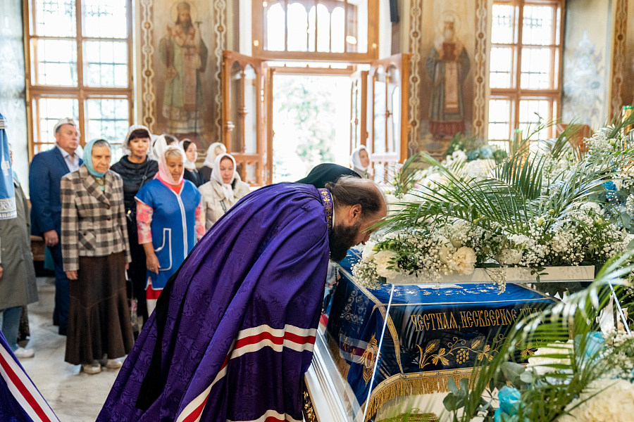 Архиерейское богослужение в праздник Успения Пресвятой Богородицы в Троицком кафедральном соборе Подольска